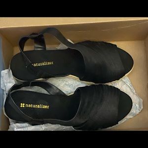 NATURALIZER WOMENS SHOES Wedge Sandals. Sz 6